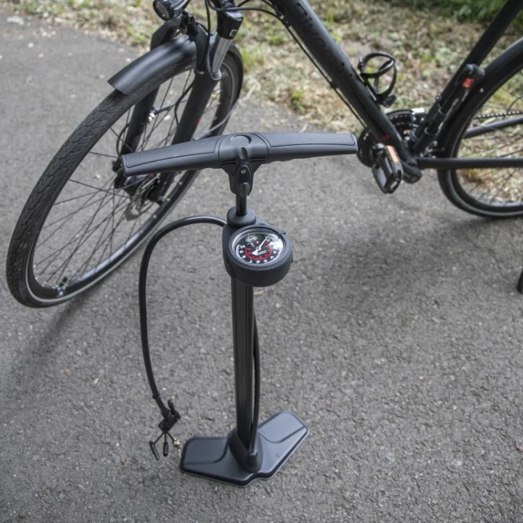 Pompka do opon Pompka ręczna z manometrem AeroStar PRO Black Edition Heyner